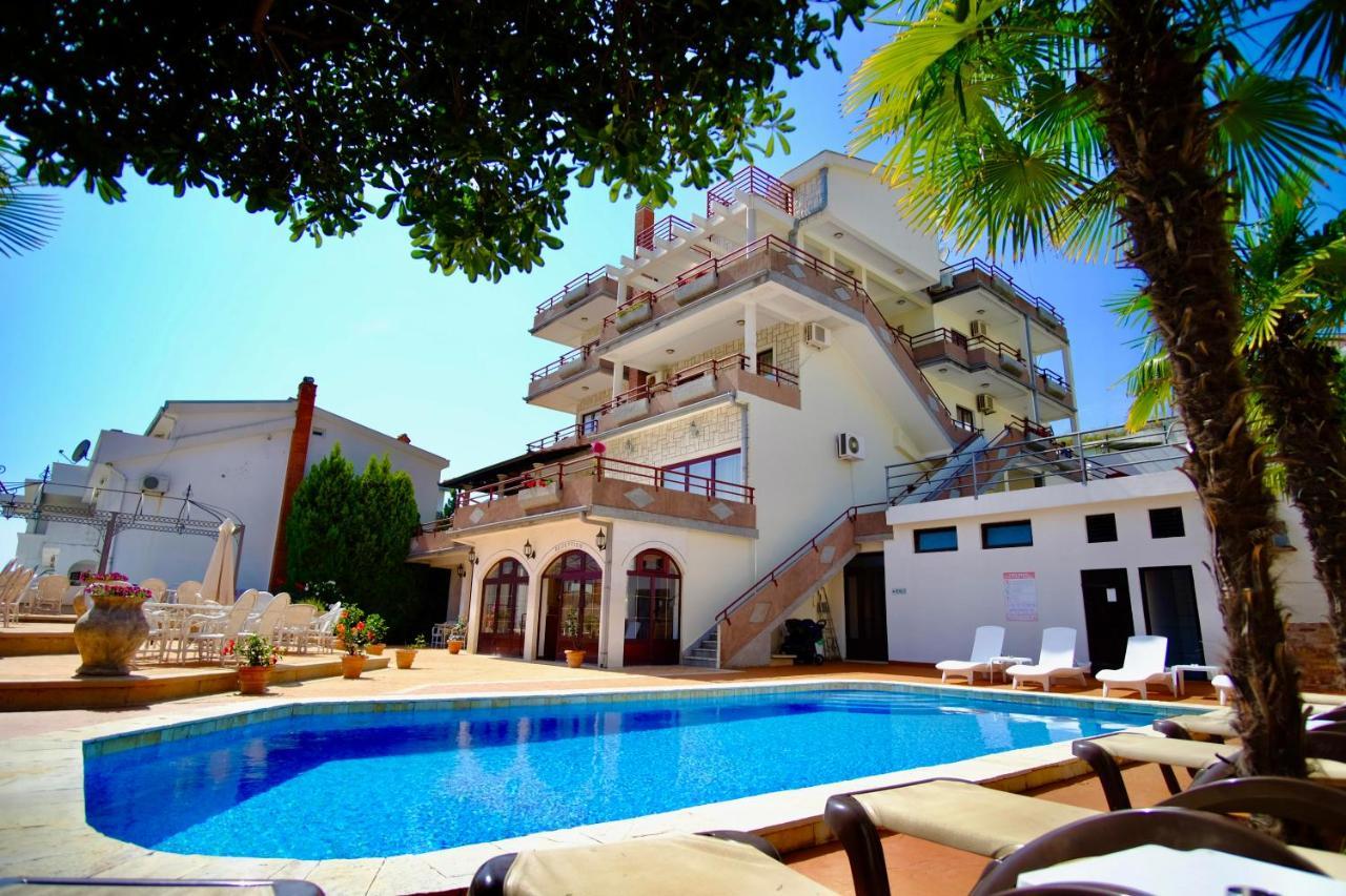 Hotel Kleopatra Ulcinj Buitenkant foto