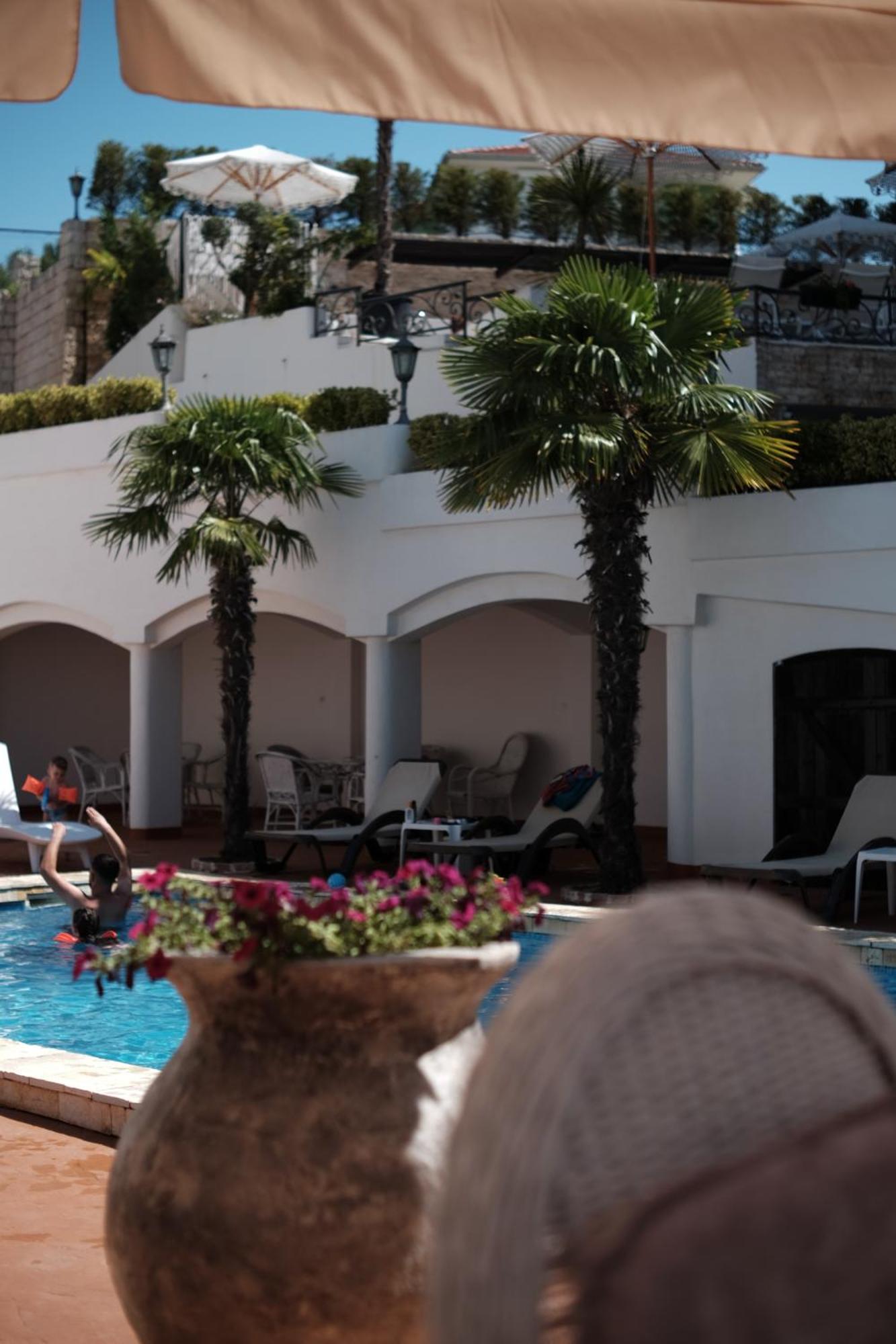 Hotel Kleopatra Ulcinj Buitenkant foto