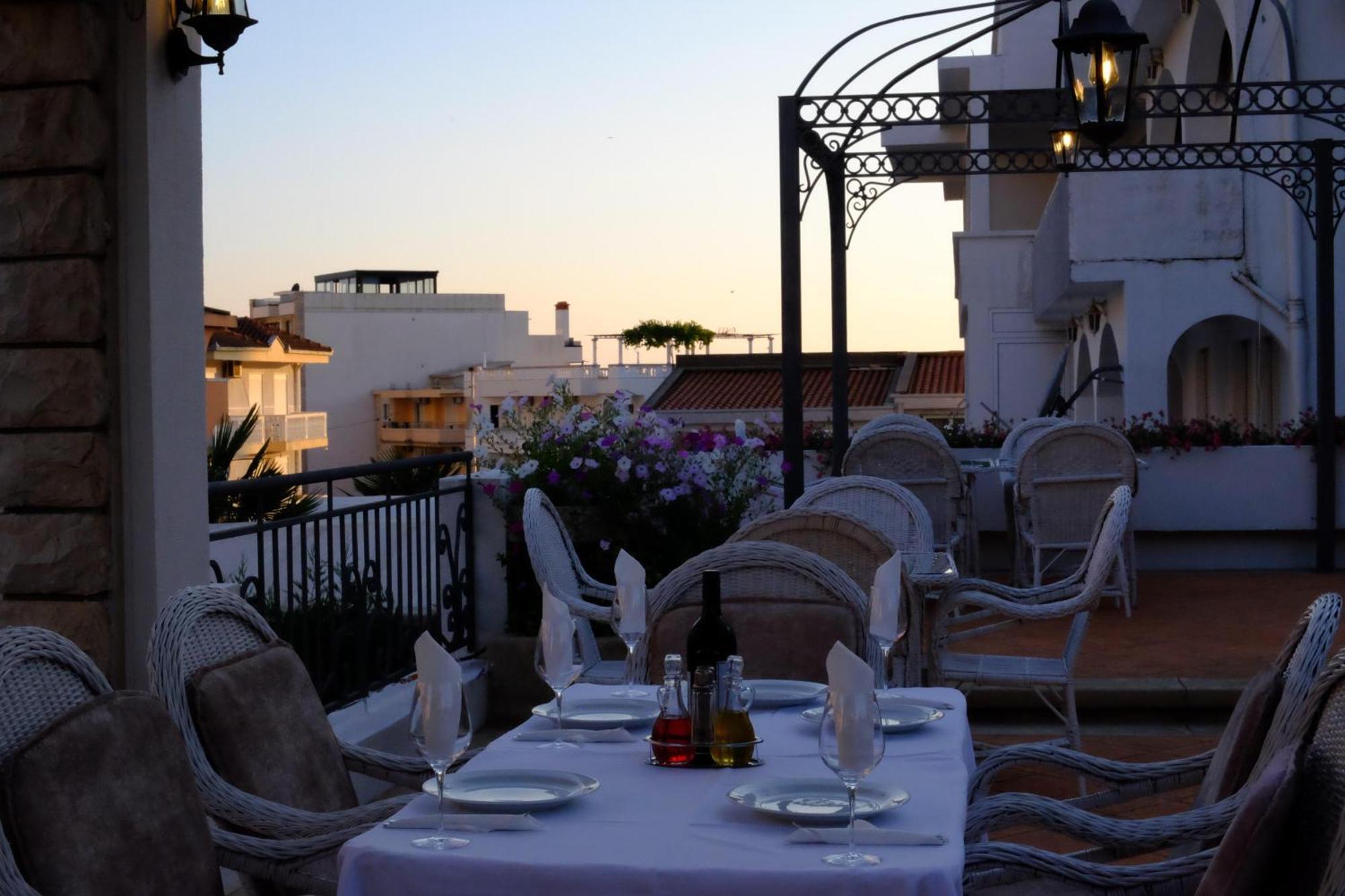 Hotel Kleopatra Ulcinj Buitenkant foto