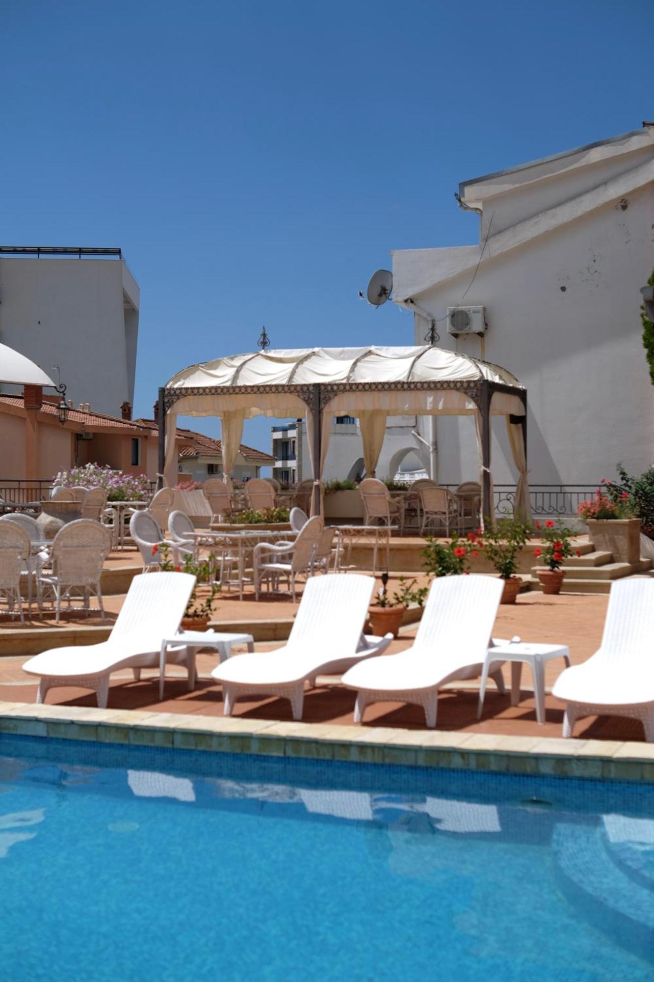Hotel Kleopatra Ulcinj Buitenkant foto