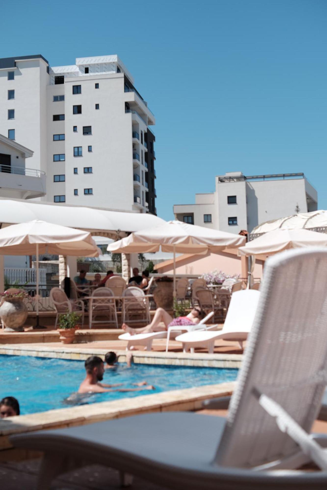 Hotel Kleopatra Ulcinj Buitenkant foto