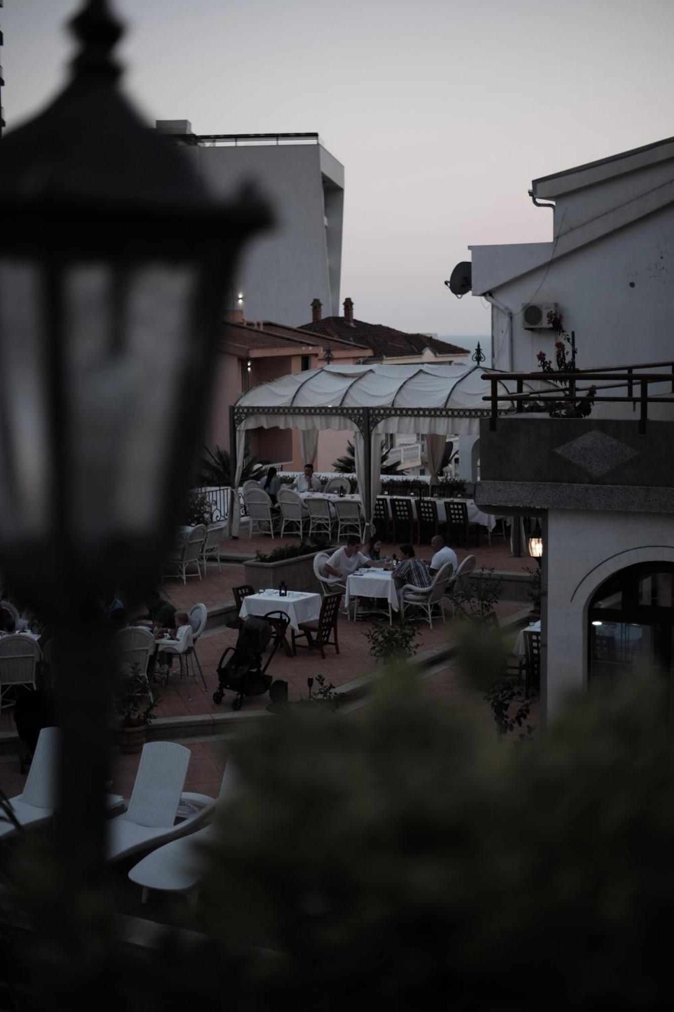 Hotel Kleopatra Ulcinj Buitenkant foto